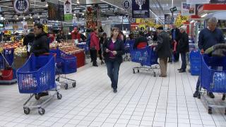 Experţii anunţă că vine o criză economică majoră. Românii încep să simtă deja efectele recesiunii