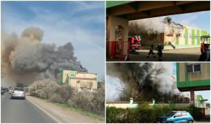 Incendiu de proporţii la o hală industrială din Timişoara. Fumul este vizibil de la 5 km distanţă. A fost emisă avertizare Ro-Alert