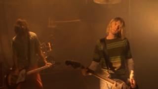 Chitara lui Kurt Cobain, scoasă la licitaţie pentru o sumă uriaşă. Unde ajung banii strânşi