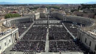 Papa, mesaj de pace din Piaţa Sfântul Petru: "Vă rog, să nu ne obișnuim cu războiul. Prea mult sânge am văzut, prea multă violență"