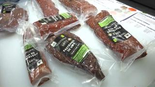 Studenţii din Iaşi inventează mâncarea viitorului: au creat primii crenvurşti cu țelină, fără aditivi sau conservanți