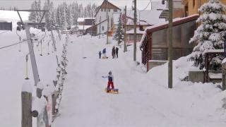 A nins în staţiunile montane, dar turiştii nu se înghesuie pe pârtii de Paşte. Cabanierii se plâng că numărul rezervărilor a scăzut în ultima perioadă