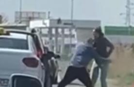 Scandal pe o şosea din Piteşti. Blocat în trafic, un şofer a fost la un pas să fie linşat de un bărbat şi o femeie