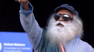 Sadhguru a ajuns în România pe motocicletă şi a vorbit despre anxietate: "Care este rostul unui nor? Care este rostul unei flori?"