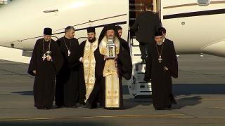 Lumina Sfântă de Paşte a fost adusă în România, de la Ierusalim. Va fi împărţită credincioşilor în noaptea Învierii