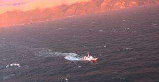 Tragedii pe mările lumii. Un vapor cu zeci de oameni la bord a dispărut în apele Japoniei, o navă cu migranți s-a scufundat în portul Tripoli