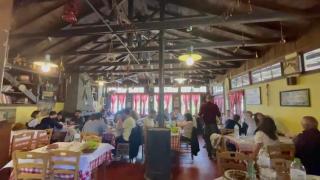 Paştele pe malul Mării Mediterane. Mii de români au sărbătorit în stil grecesc. Ce nu le-a lipsit de la masa de Paşte