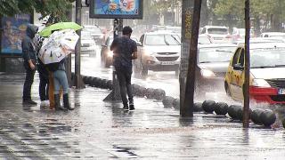 Vijeliile mătură din nou România. Meterologii au anunțat cum va fi vremea de 1 Mai