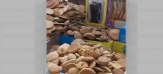 Amenzi în valoare de aproximativ 500.000 de lei date de ANPC comercianţilor din Hala Obor: 38 dintre cei 39 verificaţi s-au ales cu amenzi