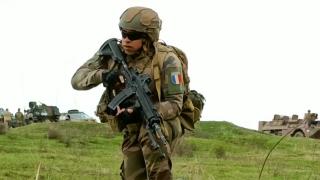 Vânătorii de munte francezi, elita armatei, s-au îndrăgostit de ciorba de fasole românească de la Poligonul Cincu