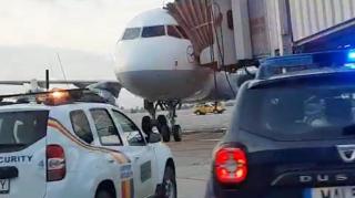 Momentul în care maşinile SRI opresc pe pistă avionul în care se afla Piedone. Faptele de care este acuzat primarul în noul dosar