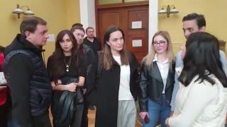 Angelina Jolie, vizită umanitară în Ucraina. S-a întâlnit cu refugiaţi şi s-a plimbat pe străzile oraşului Liov