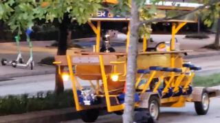 15 persoane din SUA au ajuns la spital, după ce s-au răsturnat cu barul mobil. Cinci dintre ele, în stare gravă