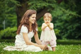 Cum trebuie să arate dosarul de angajare a unei bone, potrivit noii legi. Salariul bonelor pornește de la 3.000 de lei