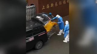 Scene de groază în Shanghai: un bătrân este dus la crematoriu într-un sac de cadavre deși este încă în viață. Momentul în care începe să miște