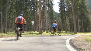 La munte a început sezonul bicicliștilor. Trasee pentru toate gusturile şi nivelurile de experienţă