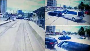 Un tramvai din Bucureşti a intrat în plin în mai multe maşini care aşteptau la semafor. Din cauza vitezei, vatmanul nu a mai putut opri nici măcar în staţie