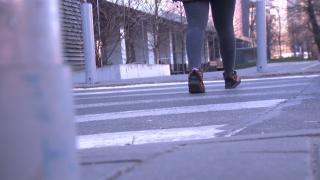 Pericol mortal pe străzile din București. Pe unele treceri de pietoni nu s-au mai făcut marcaje de peste 5 ani