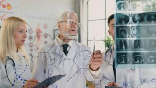 Proiecte pentru creşterea speranţei de viaţă, la FDVDR. Șansă uriașă pentru specialiștii în domeniul gerontologiei