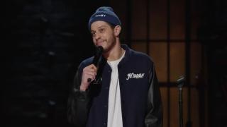 Pete Davidson, noul iubit al lui Kim Kardashian, l-a ironizat pe Kanye West în timpul unui show de stand-up, în Los Angeles