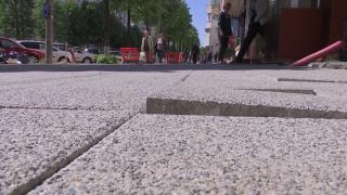 Oraşul în care trotuarele au trimis zeci de oameni la spital. "Capcanele" montate au costat 18,6 milioane de euro