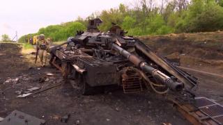 Cum arată cel mai modern tanc al Rusiei după ce ucrainenii l-au lovit cu un lansator de rachete