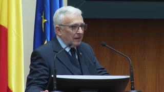 Mugur Isărescu a îndemnat românii la calm, după ce inflaţia a crescut la aproape 14%: "Să mai bem câte un ceai de tei. Eu l-am băut"