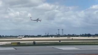 Un pasager fără experienţă de zbor a aterizat cu succes avionul, după ce singurul pilot a leşinat