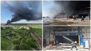 Incendiu de proporţii la un depozit de instalaţii sanitare din Oradea. Sunt degajări uriaşe de fum