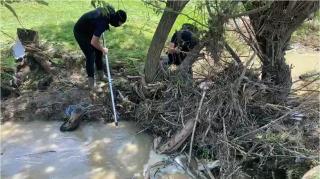 Ploile din ultimele 24 de ore au făcut prăpăd în România. Un bărbat din Iaşi a fost luat de viitură după ce a încercat să-şi salveze caii