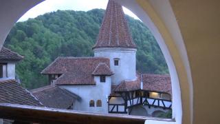 Muzeele din marile oraşe şi-au deschis porţile vizitatorilor pasionaţi de cultură. Peste 200 instituţii culturale au participat la Noaptea Muzeelor