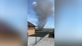 "Diavolul de praf", surprins într-o localitate din Galați. Cum se formează fenomenul spectaculos