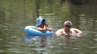 S-a deschis sezonul estival la Ocna Sibiului. Tot mai mulţi turişti vin să profite de băile cu nămol care ar face minuni