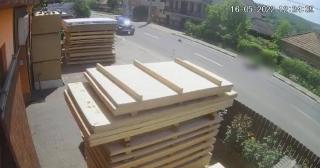 Femeie omorâtă în timp ce traversa o stradă din Râmnicu Vâlcea. A fost aruncată zeci de metri după impact