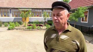 Soluţia disperată la care recurg tot mai mulţi români ca să facă un ban în plus. "Pensia nu ne ajunge"