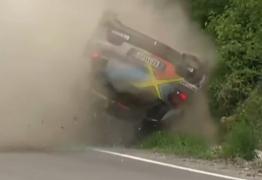 Serie de accidente la raliul Argeşului: Trei maşini s-au răsturnat şi au ieşit în decor, în probe diferite. Un pilot şi un copilot au ajuns la spital