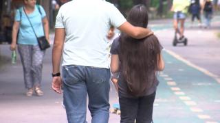 Maturi înainte de vreme. Care sunt cauzele instalării pubertății precoce şi când trebuie tratament