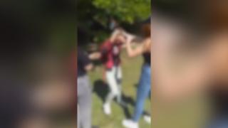 "Te bat! Îţi smulg părul din cap!" O adolescentă a fost snopită în bătaie de o altă tânără, într-o comună din Iaşi. Ce riscă agresoarea care are doar 15 ani