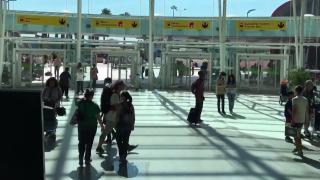 Profesoare acuzate că şi-au abandonat eleva pe aeroportul din Portugalia, ca să nu plătească un bilet de avion în plus. Cum se apără femeile