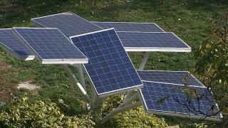 Românii care sperau la facturi mai mici la energie, datorită panourilor fotovoltaice, s-au lovit de birocrație. Nimic nu mișcă de luni întregi