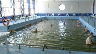 Românii care se trezesc cu noaptea în cap ca să adune "aurul litoralului", tot mai căutat pentru efectele miraculoase