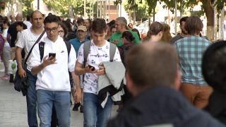 De ce tinerii români aleg să nu se mute de la părinţi. Unu din doi tineri amână să îşi înceapă viaţa pe cont propriu