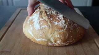 Guvernul ia în calcul posibilitatea ca românii să rămână fără pâine şi vrea să scoată grâu din rezerva de stat