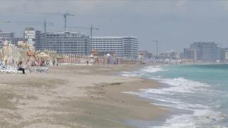Zeci de turişti au ajuns la mare în acest weekend. Cum este vremea pe litoral