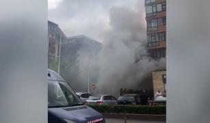 Intervenţie a pompierilor bucureşteni pentru lichidarea unui incendiu dintr-un renumit cartier rezidenţial