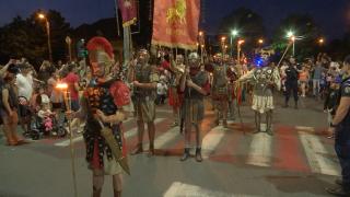 Dacii şi romanii şi-au făcut simţită prezenţa pe străzile Buzăului, în deschiderea celei de-a patra ediţii a festivalului Buzău Fest