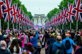 Discursuri emoționante și artiști de top în ultima zi a Jubileului de Platină. Deși a lipsit, regina și-a salutat supușii cu ajutorul unei holograme