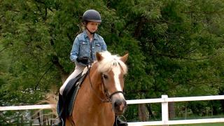 Echitaţia, un sport tot mai popular printre copii. Cu ce beneficii terapeutice vine la pachet