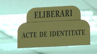 Sute de mii de români nu mai pot folosi de azi buletinele sau permisele. Riscă amenzi de până la 500 de lei dacă sunt prinși