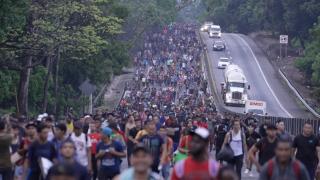 O caravană cu 6.000 de migranți se îndreaptă spre SUA, în timpul Summitului Americilor: „Sunt țări care se prăbușesc din cauza sărăciei"